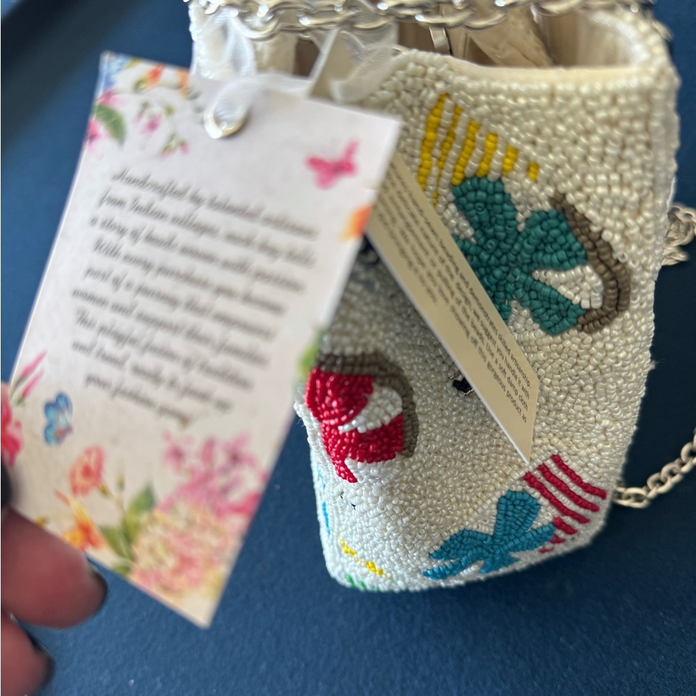 GORGEOUS Beaded Tote Bag with beach umbrella and beach towel designs- SO FUN⛱️ - Picture 2 of 12